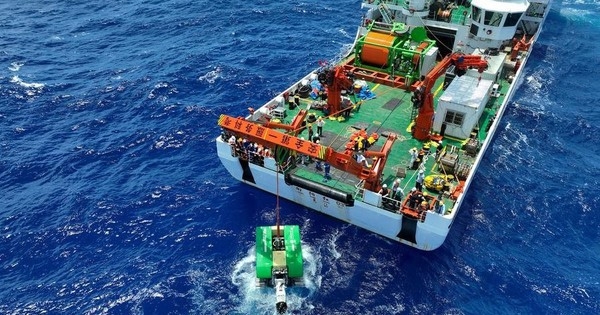 Trung Quốc lập kỷ lục với công nghệ khoan đáy biển, dùng ‘quái vật’ có khả năng lặn sâu hơn 4.000 mét để đào kho báu