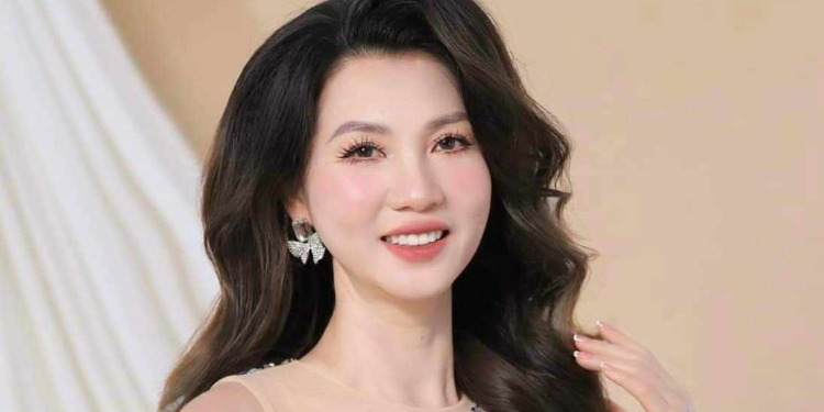 Bí quyết giúp người phụ nữ có eo ‘con kiến’ ở tuổi U50