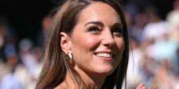 Điều thú vị đằng sau đôi khuyên tai Vương phi Kate đeo tại Wimbledon 2024, bạn cũng có thể mua với giá rất rẻ