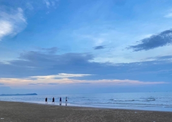 Ngoài Sầm Sơn, Thanh Hoá còn có 1 bãi biển đẹp tự nhiên nhiều du khách chưa biết: Cách thành phố chỉ 20km