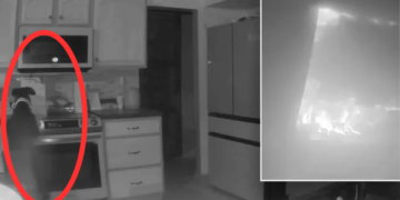 Bếp bốc cháy dù không có người sử dụng, cả gia đình may mắn thoát chết nhờ thiết bị nhỏ bằng bàn tay