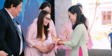 Dấu Ấn Đường Nguyệt Tại Lễ Tôn Vinh Giáo Viên Tiêu Biểu Ngành Chăm Sóc Sắc Đẹp 2025