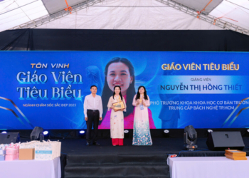 Lễ Tôn Vinh Giáo Viên Tiêu Biểu 2025: Cô Nguyễn Thị Hồng Thiết Và Dấu Ấn Cống Hiến Cho Ngành Chăm Sóc Sắc Đẹp