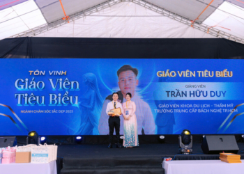 Lễ Tôn Vinh Giáo Viên Tiêu Biểu 2025: Thầy Trần Hữu Duy Được Xướng Tên Trang Trọng