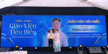 Lễ Tôn Vinh Giáo Viên Tiêu Biểu 2025: Thầy Trần Hữu Duy Được Xướng Tên Trang Trọng