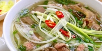 Bún, phở, bánh mỳ đồng loạt tăng giá: Chủ quán ‘đổ tội’ do thuế
