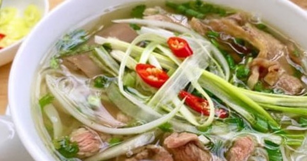 Bún, phở, bánh mỳ đồng loạt tăng giá: Chủ quán ‘đổ tội’ do thuế