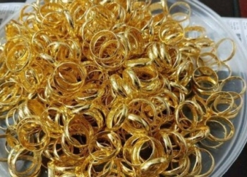 Giá vàng nhẫn tiếp tục giảm, SJC vẫn ‘bất động’