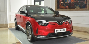 VinFast tất tay với VF 8: Thêm bản mới, đổi tên, tặng khách cả biệt thự 12 tỷ đồng