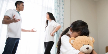 Tổn thương khi chứng kiến cha mẹ đánh cãi nhau