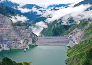 Trung Quốc xây siêu đập “lơ lửng 3.000 m trên mây” khiến thế giới kinh ngạc: Bờ cao gấp đôi tháp Eiffel, giúp tiết kiệm 13,3 triệu tấn than và giảm 21,3 triệu tấn CO2
