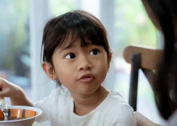 Dạy con biết cách hài lòng, kiềm chế trước cám dỗ