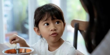 Dạy con biết cách hài lòng, kiềm chế trước cám dỗ
