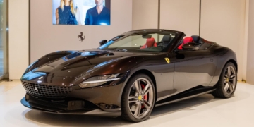 Cận cảnh Ferrari Roma Spider tại Việt Nam: Giá hơn 20 tỷ đồng, nhiều chi tiết cá nhân hóa, xe mui trần nhanh như coupe nhờ công nghệ siêu độc