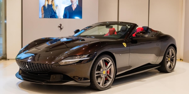 Cận cảnh Ferrari Roma Spider tại Việt Nam: Giá hơn 20 tỷ đồng, nhiều chi tiết cá nhân hóa, xe mui trần nhanh như coupe nhờ công nghệ siêu độc