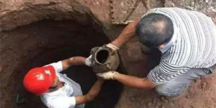 Phát hiện gần 239 “vật thể lạ” nằm sâu dưới lòng đất, cả công trường lập tức bị phong tỏa: Báu vật hơn 700 năm tuổi xuất hiện